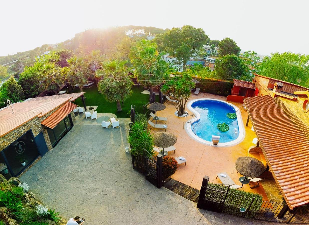 Caribbean Home Montcada i Reixac Exterior photo